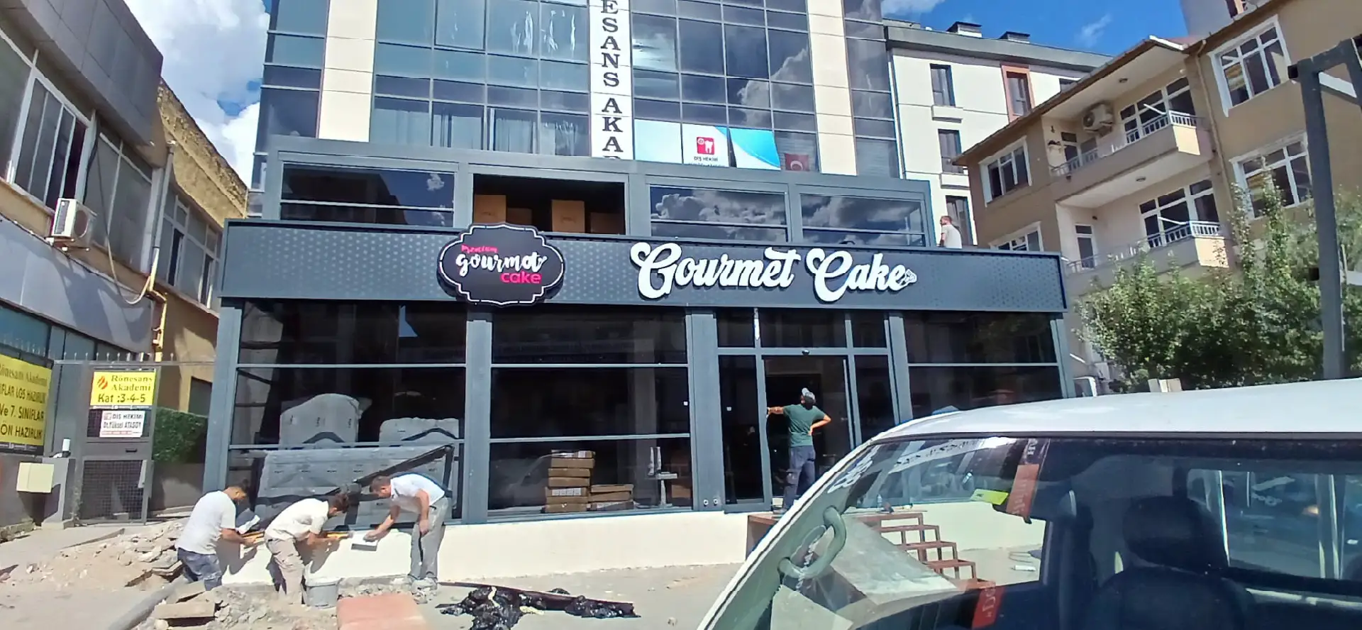 Tabela Çalışmaları Gourmet Cake ışıklı tabela uygulaması