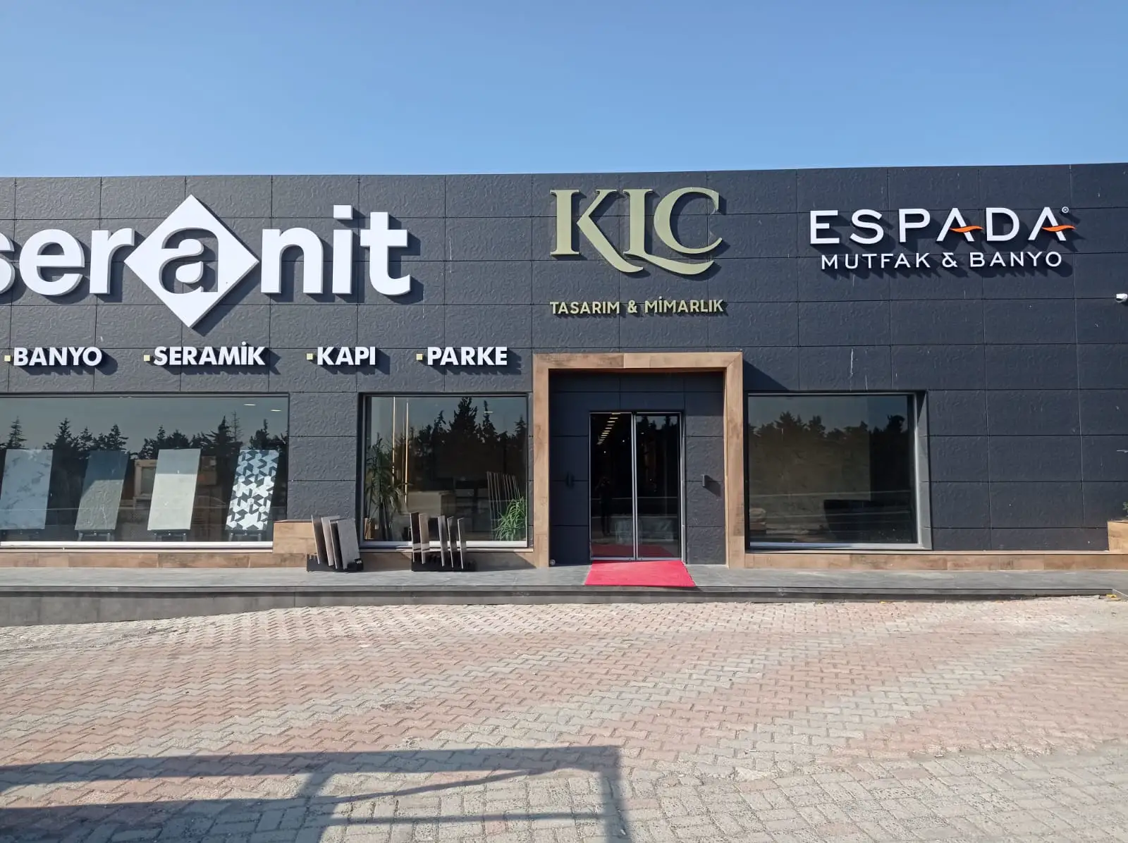 Işıklı Tabela mı Işıksız Tabela mı? Işıksız kompozit cephe tabela uygulaması