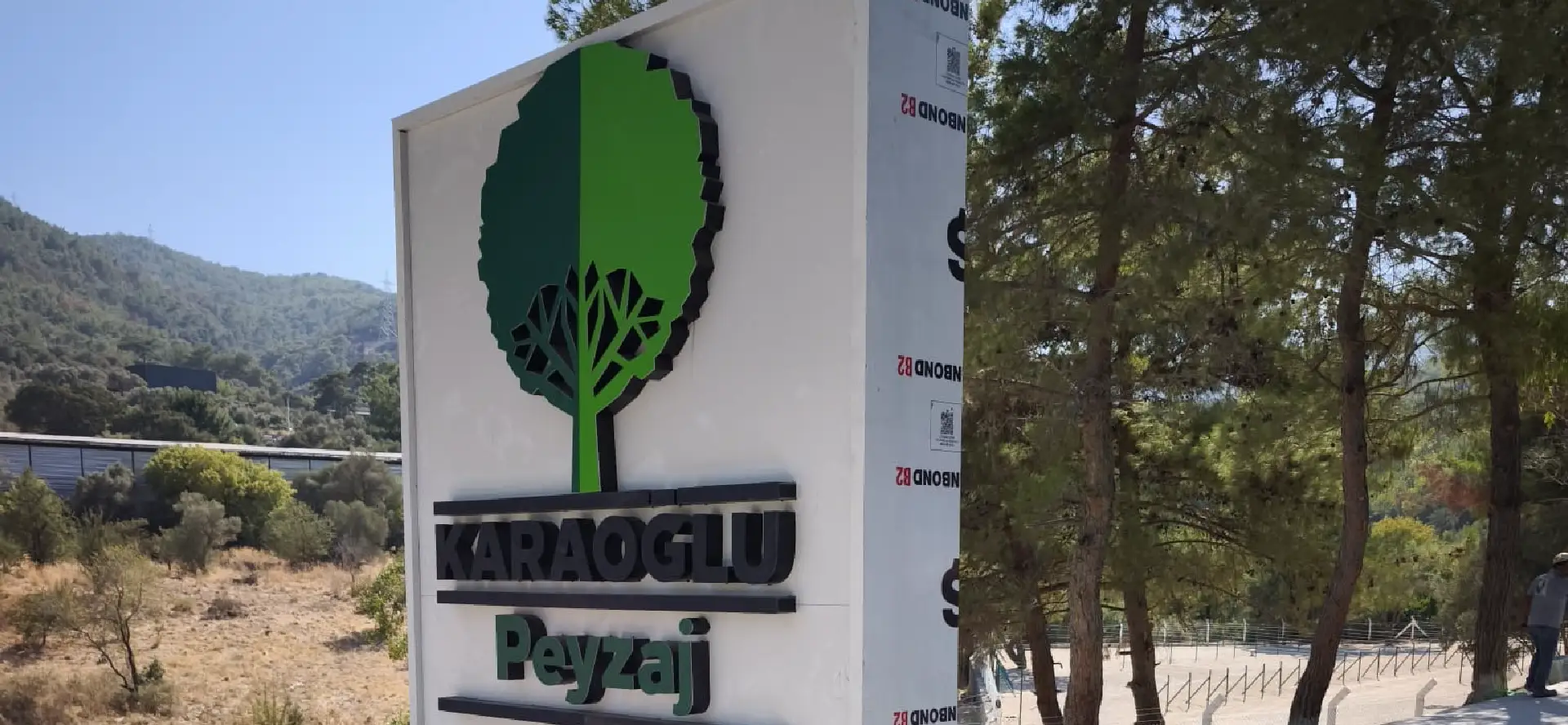 Karaoğlu Peyzaj Pilon Tabela Uygulaması Ataşehir ışıklı pilon tabela uygulaması