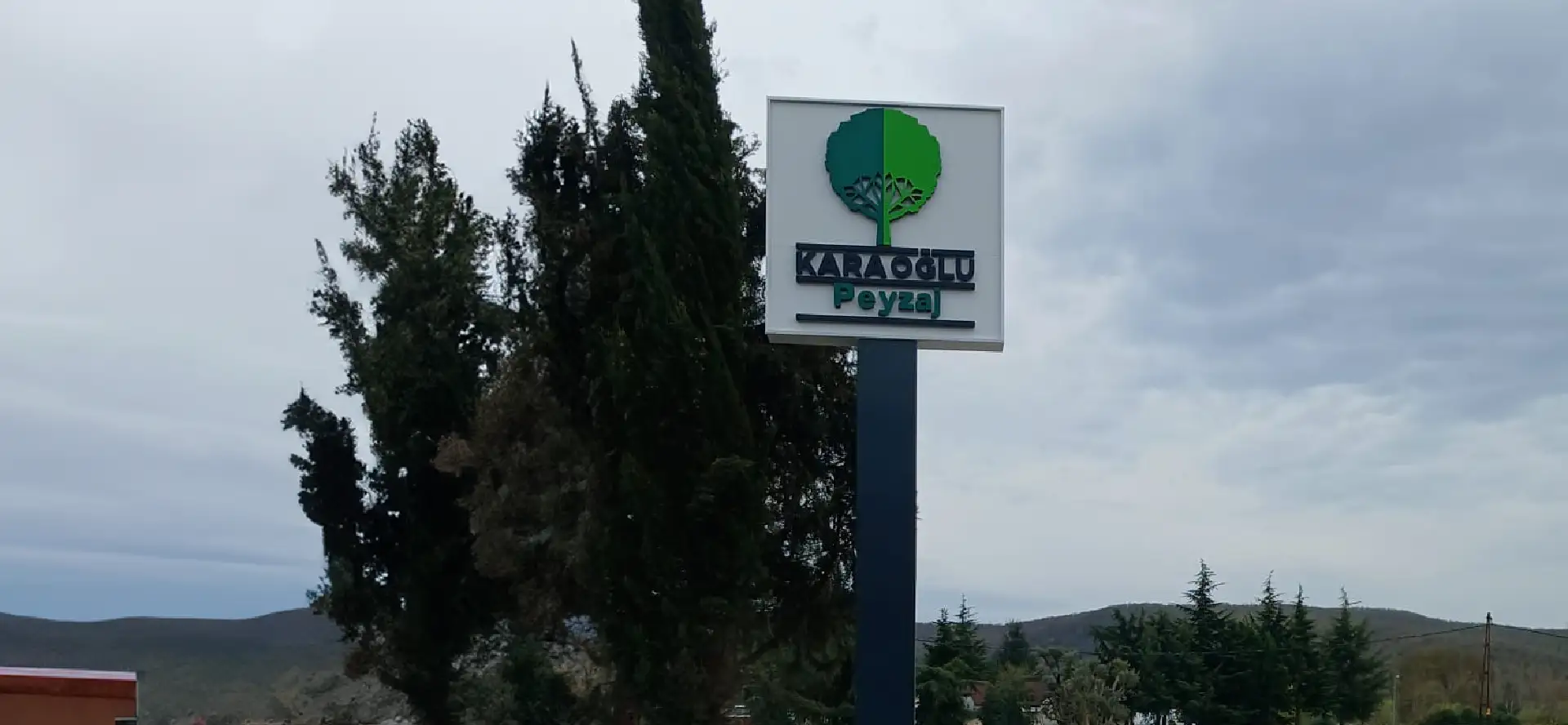 Karaoğlu Peyzaj Pilon Tabela Uygulaması Karaoğlu Peyzaj pilon tabela uygulaması